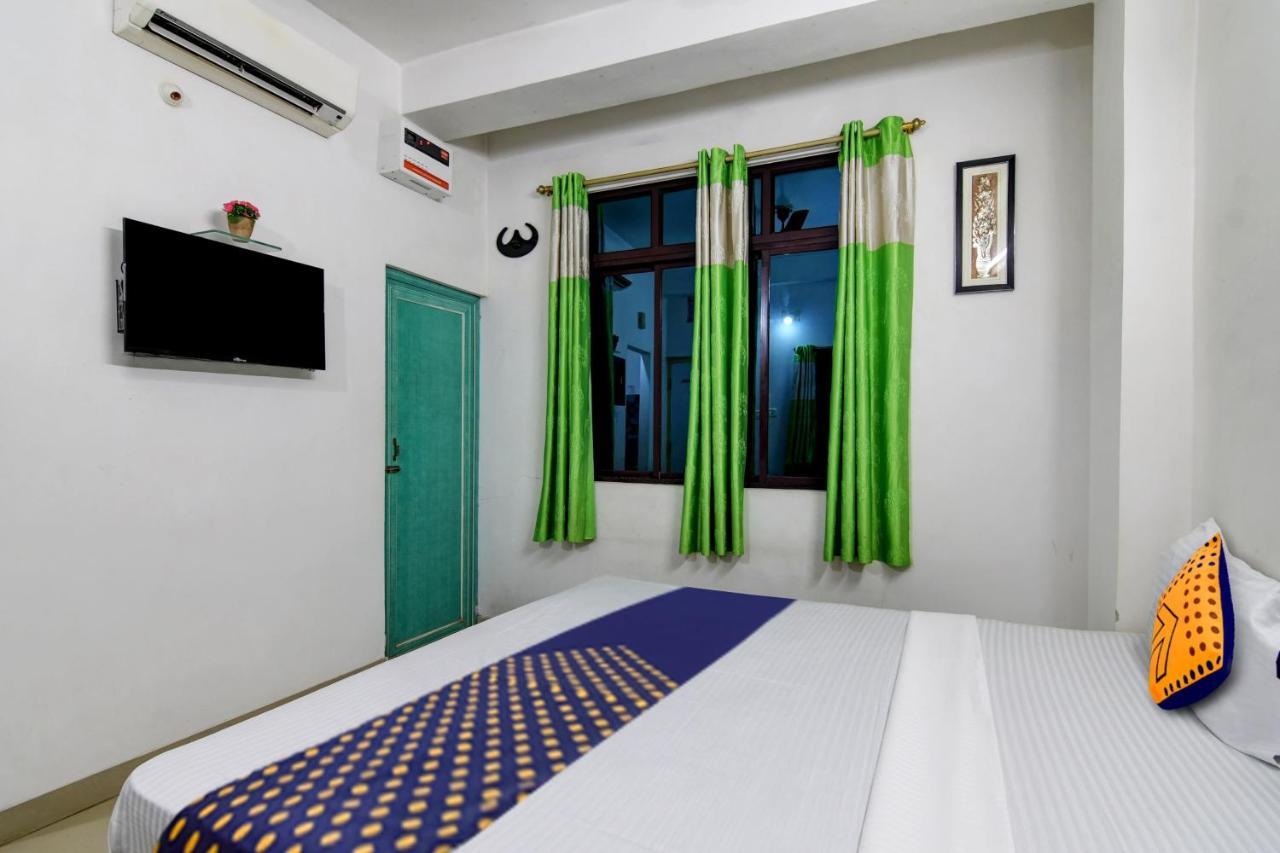Spot On Ray Palace Hotel Puri Exterior foto
