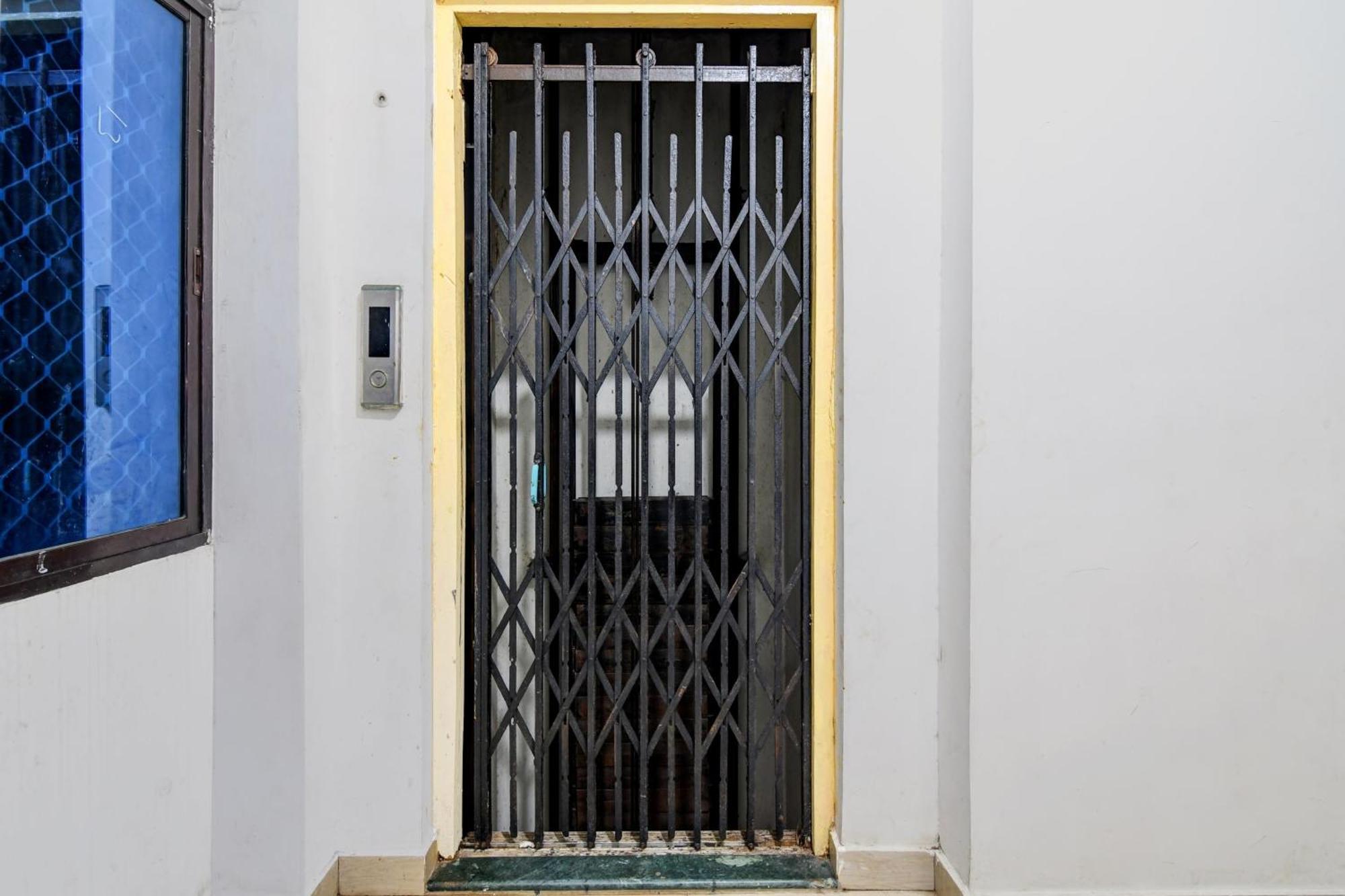 Spot On Ray Palace Hotel Puri Exterior foto