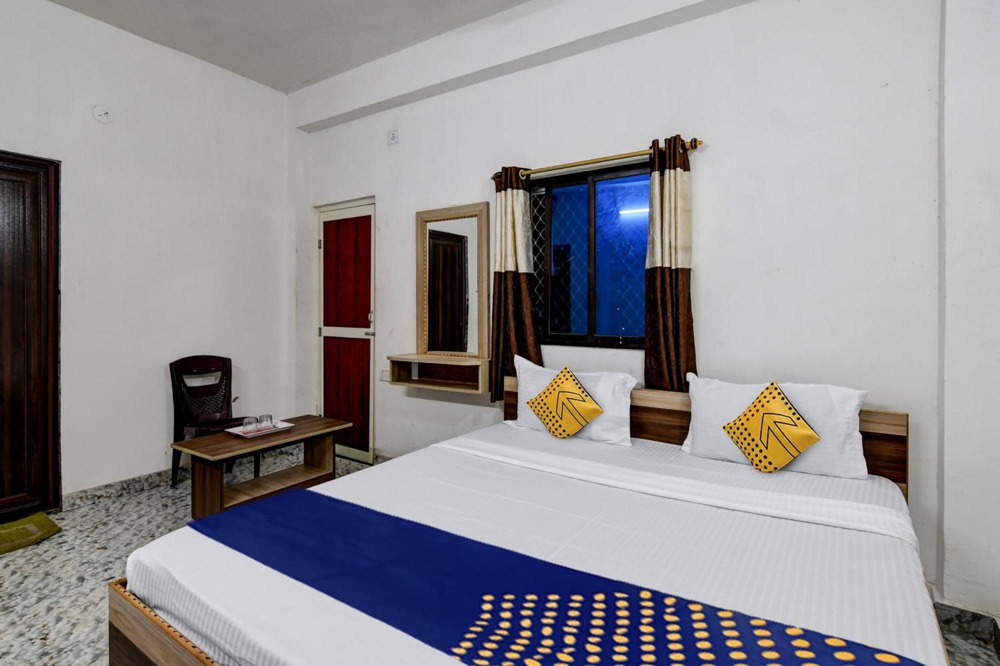 Spot On Ray Palace Hotel Puri Exterior foto